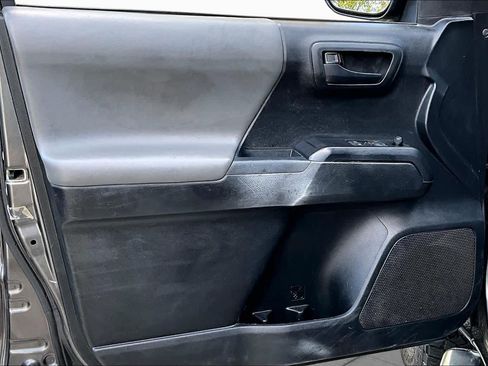 Used 2019 Toyota Tacoma SR AWD/4WD image 22
