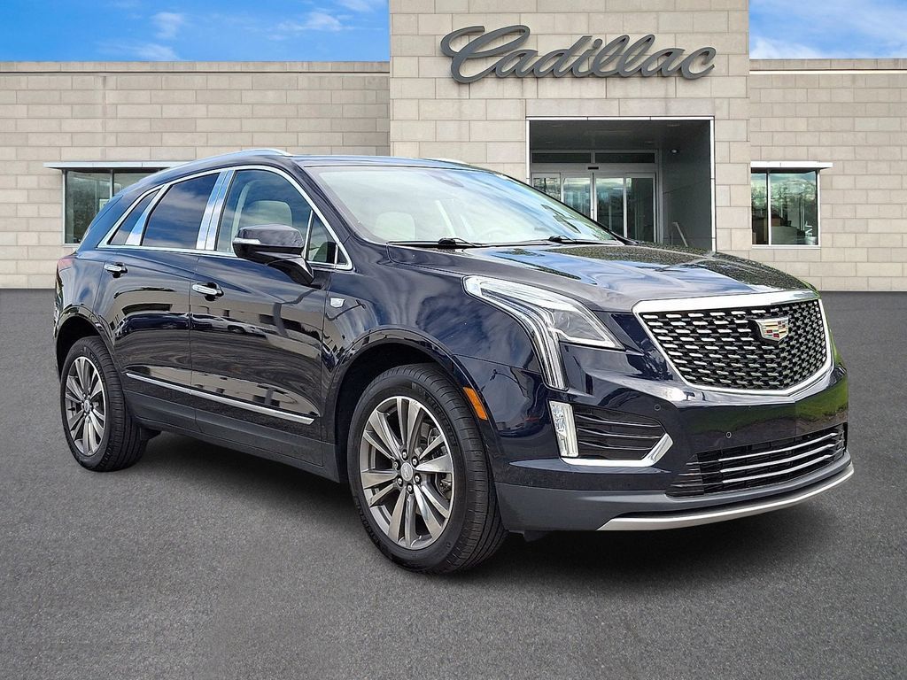 Used 2021 Cadillac XT5 Premium Luxury AWD/4WD image 2
