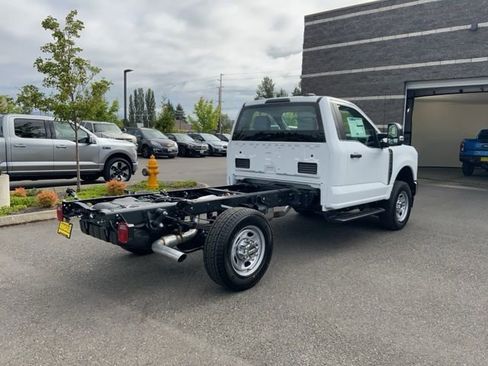 New 2025 Ford F350 XL w/ XL Chrome Package AWD/4WD image 4