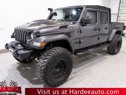 Used 2022 Jeep Gladiator Sport image 2