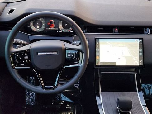 Certified 2025 Land Rover Range Rover Evoque Dynamic SE image 28