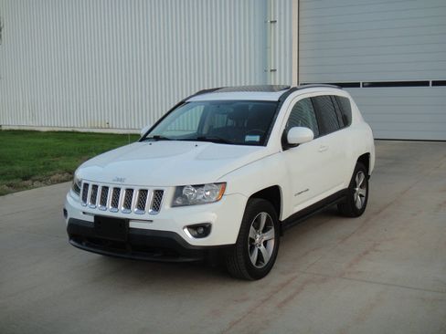 Used 2017 Jeep Compass High Altitude AWD/4WD image 2