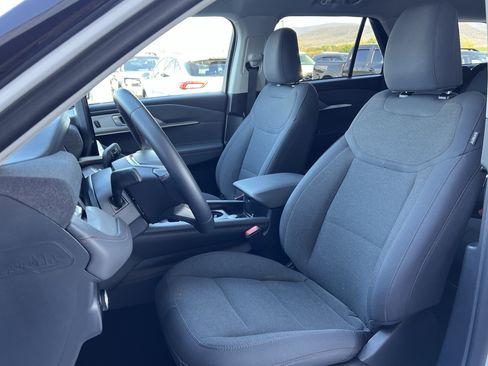 Used 2025 Ford Explorer Active AWD/4WD image 14