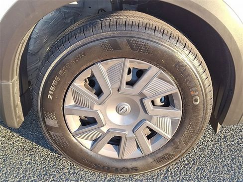 Used 2025 Nissan Kicks S image 8