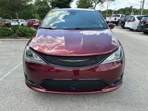Used 2019 Chrysler Pacifica Touring-L FWD image 3