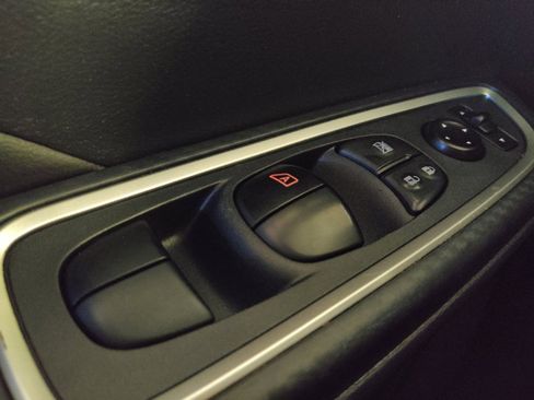 Used 2022 Nissan Versa SR w/ Convenience Package FWD image 27