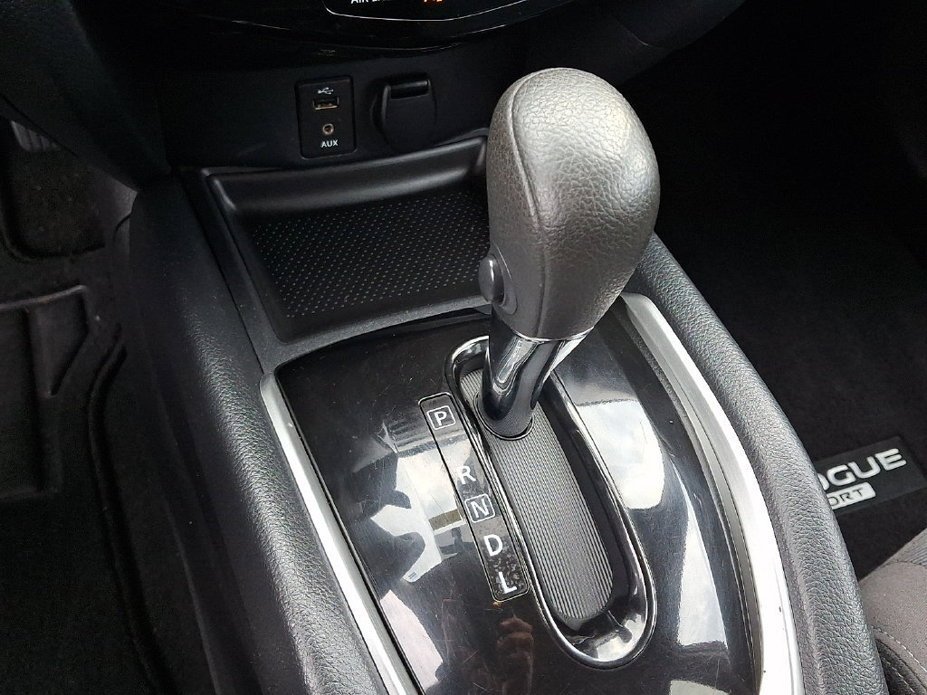Used 2016 Nissan Rogue SV AWD/4WD image 15