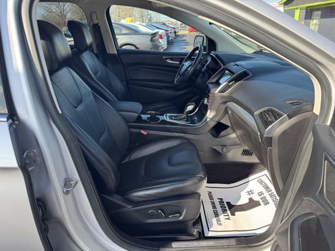 Used 2017 Ford Edge Titanium w/ Technology Package FWD image 9
