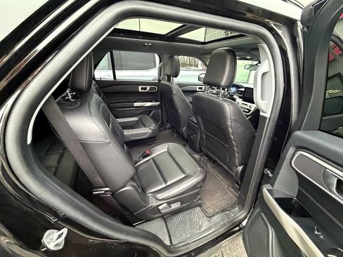 Used 2023 Ford Explorer XLT w/ Equipment Group 202A image 5