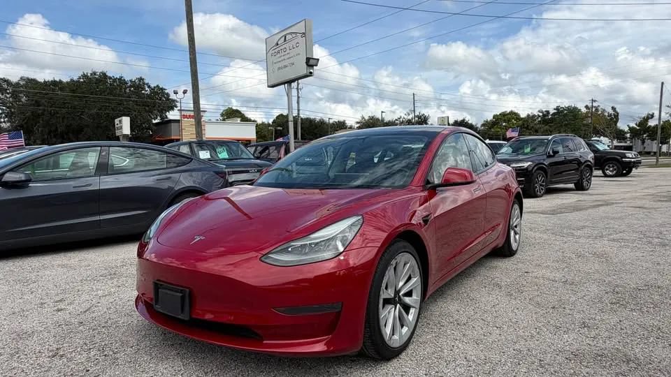 Used 2023 Tesla Model 3 Standard Range RWD image 3