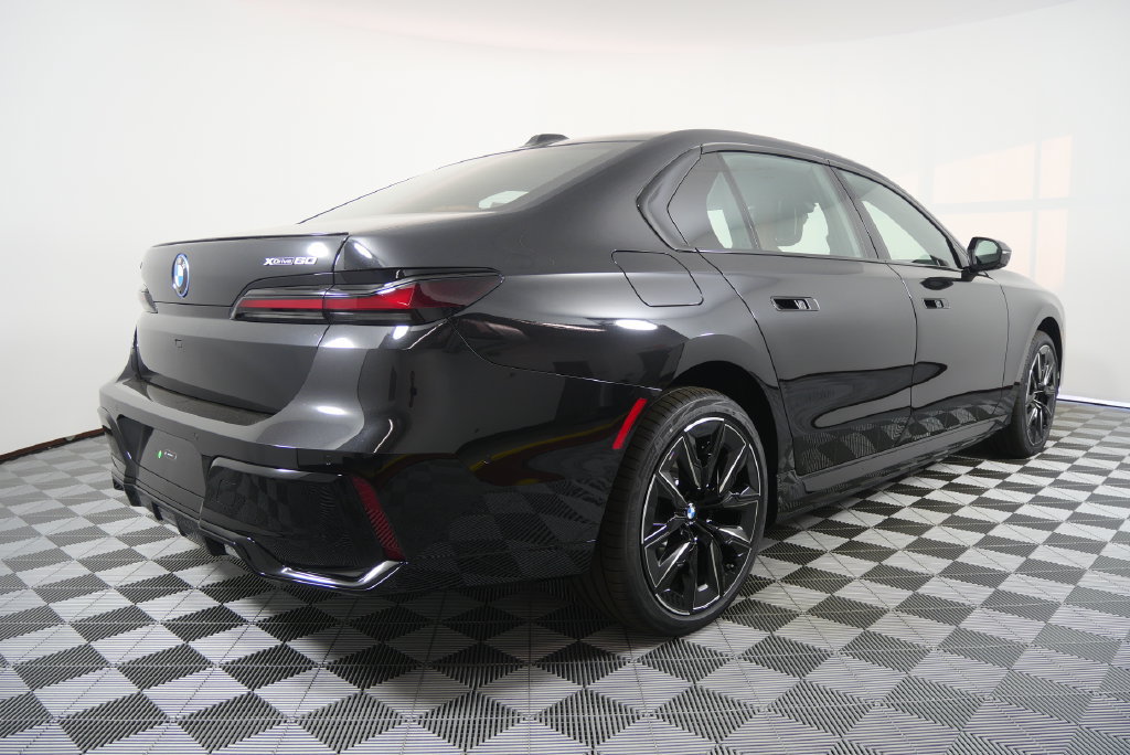Certified 2026 BMW i7 xDrive60 w/ Executive Package AWD/4WD image 5
