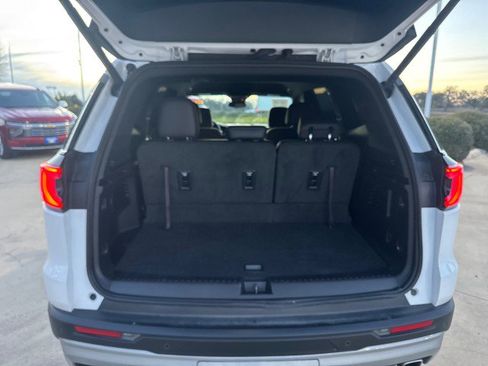 Used 2024 GMC Acadia Elevation image 15