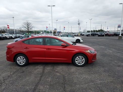 Used 2017 Hyundai Elantra SE image 2