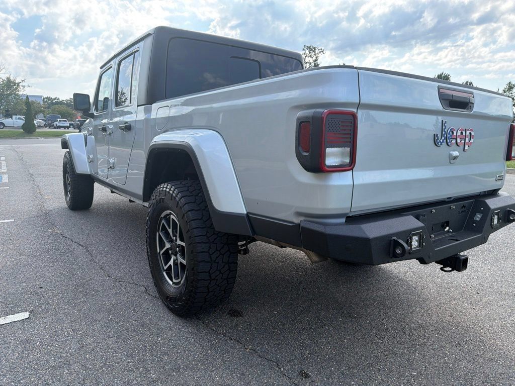 Used 2023 Jeep Gladiator Overland AWD/4WD image 5