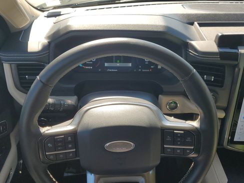 Used 2024 Ford Expedition Platinum image 24