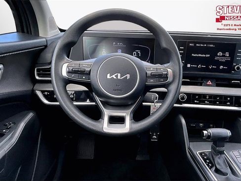 Used 2023 Kia Sportage LX image 8