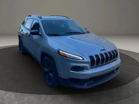 Used 2017 Jeep Cherokee Sport AWD/4WD image 5