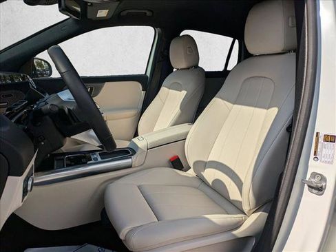 Certified 2025 Mercedes-Benz GLA 250 4MATIC w/ Exclusive Package image 17