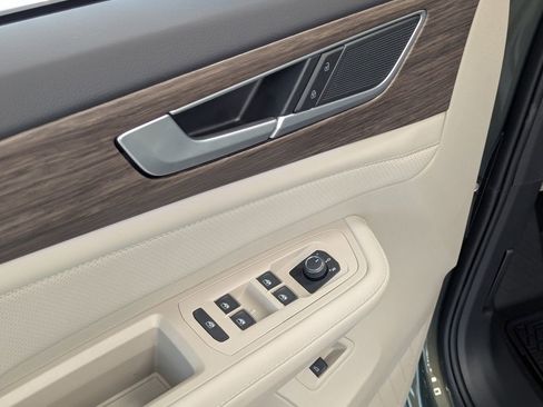 New 2026 Volkswagen Atlas SEL image 9