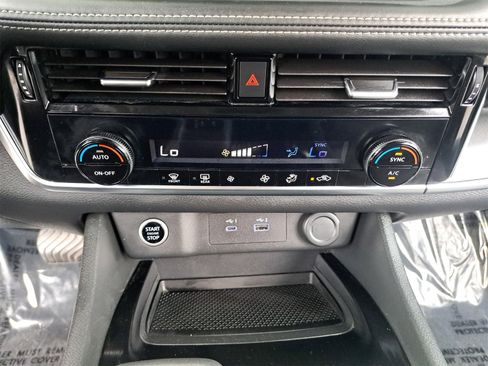 Used 2021 Nissan Rogue SV image 21