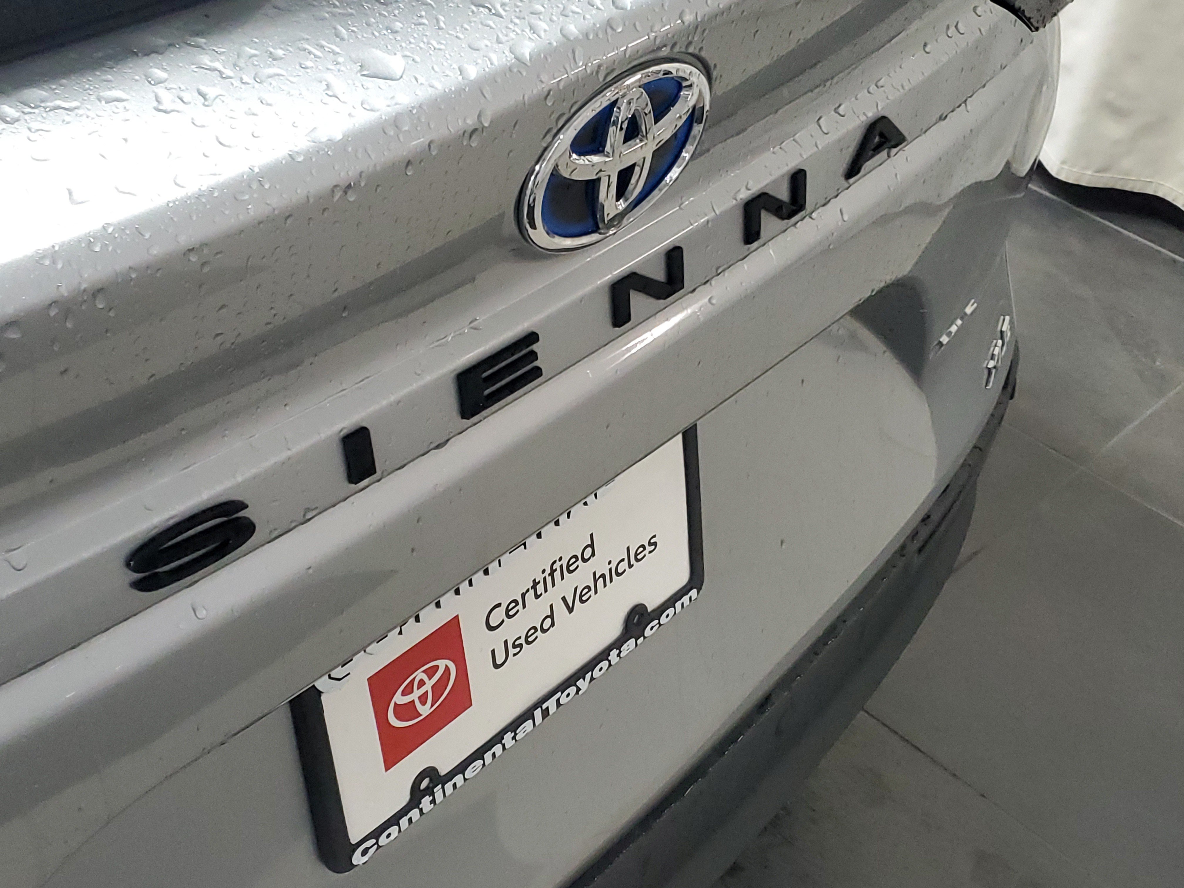 Certified 2025 Toyota Sienna XLE FWD image 8