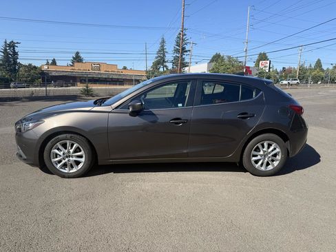 Used 2016 MAZDA MAZDA3 i Touring w/ Popular Equipment Package FWD image 2