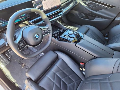 Used 2025 BMW 530i xDrive image 7