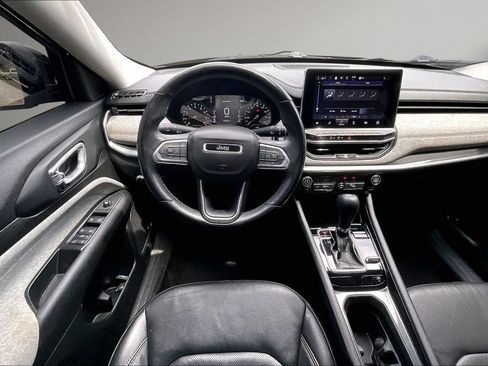 Used 2022 Jeep Compass Latitude w/ Sun and Sound Group AWD/4WD image 9