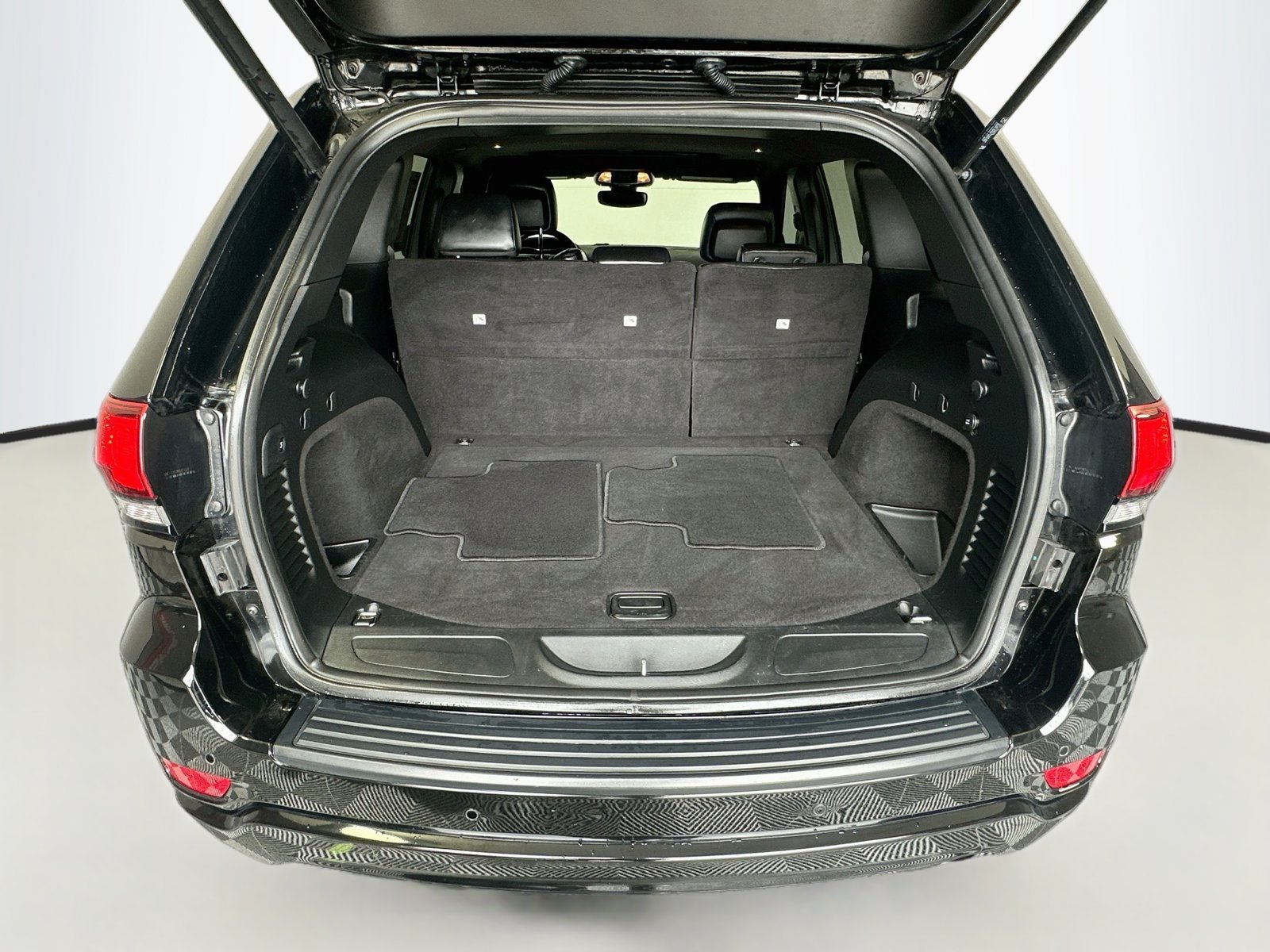 Used 2019 Jeep Grand Cherokee Altitude AWD/4WD image 26