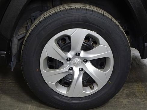Used 2021 Toyota RAV4 LE FWD image 34
