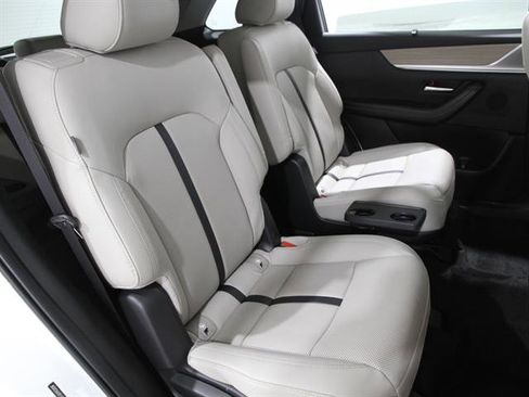 Certified 2024 MAZDA CX-90 Plug-In Hybrid w/ Premium Pkg image 18