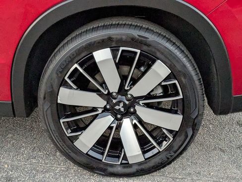 Used 2025 Mitsubishi Outlander SE image 28