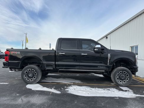 Used 2024 Ford F350 Platinum w/ FX4 Off-Road Package image 8