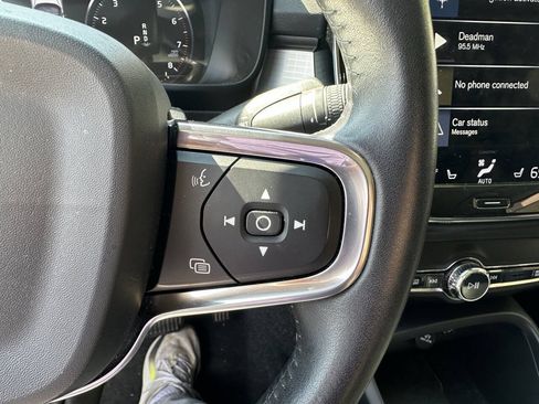 Used 2020 Volvo XC40 T5 Momentum w/ Protection Package Premier AWD/4WD image 18