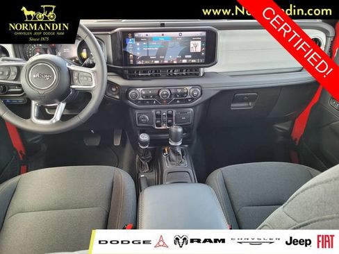 Certified 2025 Jeep Wrangler Unlimited Sahara AWD/4WD image 6