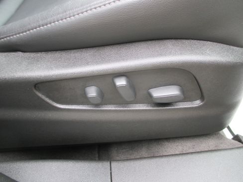 Used 2020 Cadillac XT4 Premium Luxury w/ Cold Weather Package image 18