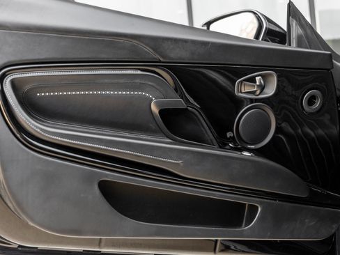 Used 2019 Aston Martin DB11 Volante RWD image 18