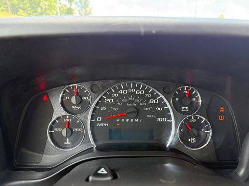 Used 2016 Chevrolet Express 2500 RWD image 14
