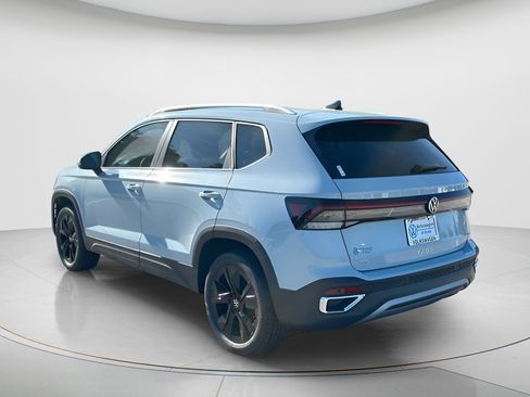New 2026 Volkswagen Taos SE FWD image 3