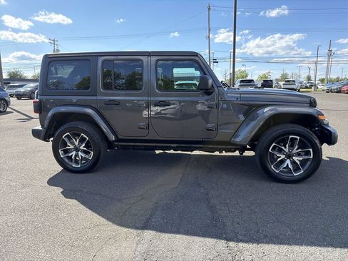 Used 2024 Jeep Wrangler Unlimited w/ Convenience Group AWD/4WD image 7