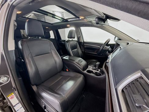 Used 2018 Toyota Highlander Limited Platinum image 30