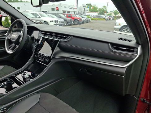 Used 2023 Jeep Grand Cherokee L Laredo AWD/4WD image 11