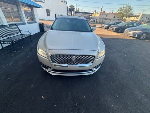 Used 2017 Lincoln Continental Premiere image 9