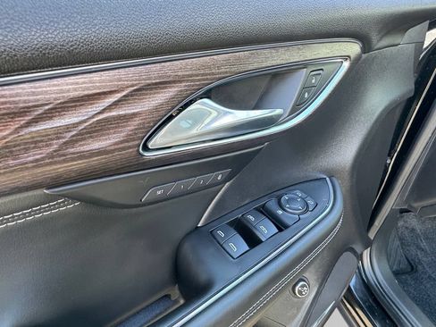 Used 2023 Buick Envision Avenir AWD/4WD image 17