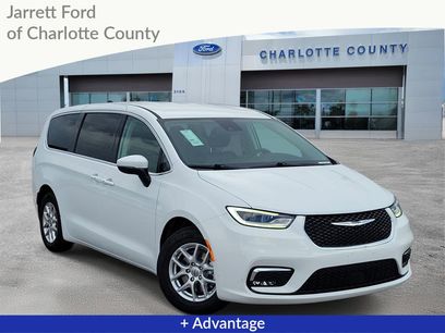 Used 2023 Chrysler Pacifica Touring-L