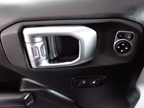 Used 2020 Jeep Wrangler Unlimited Sport image 18