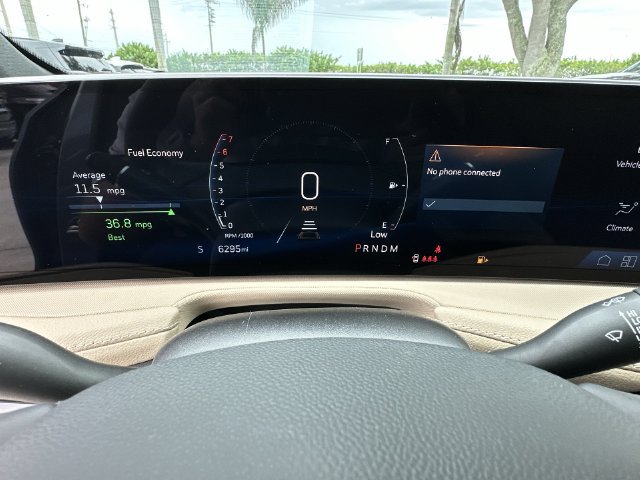Used 2024 Cadillac XT4 Luxury w/ Cold Weather Package FWD image 23