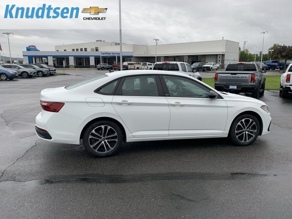 Used 2025 Volkswagen Jetta Sport FWD image 8