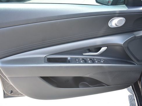 Used 2023 Hyundai Elantra SEL FWD image 10