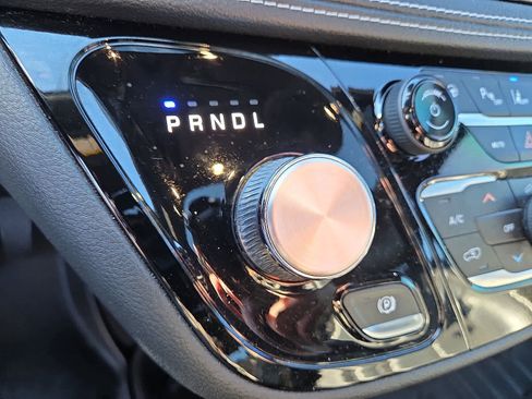 Used 2019 Chrysler Pacifica Limited w/ Advanced Safetytec Group image 17